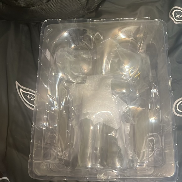 Kaws together 18 collectors item - Picture 4 of 5